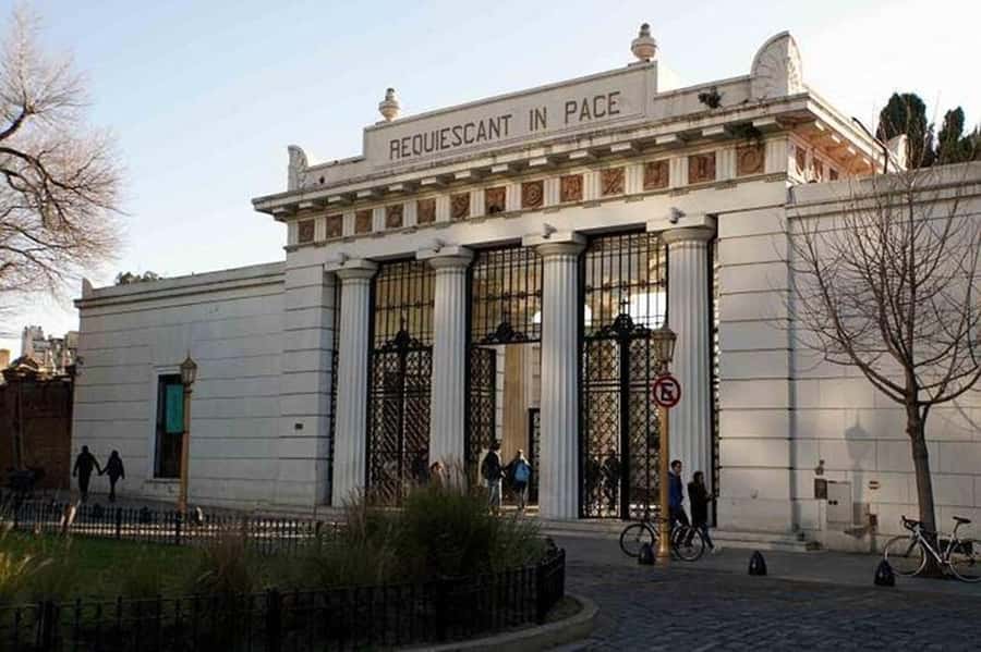 5hs Small Group City Tour of Buenos Aires with Street Food - Floralis Genérica and Facultad de Derecho (UBA): modern icons plus learning momentum