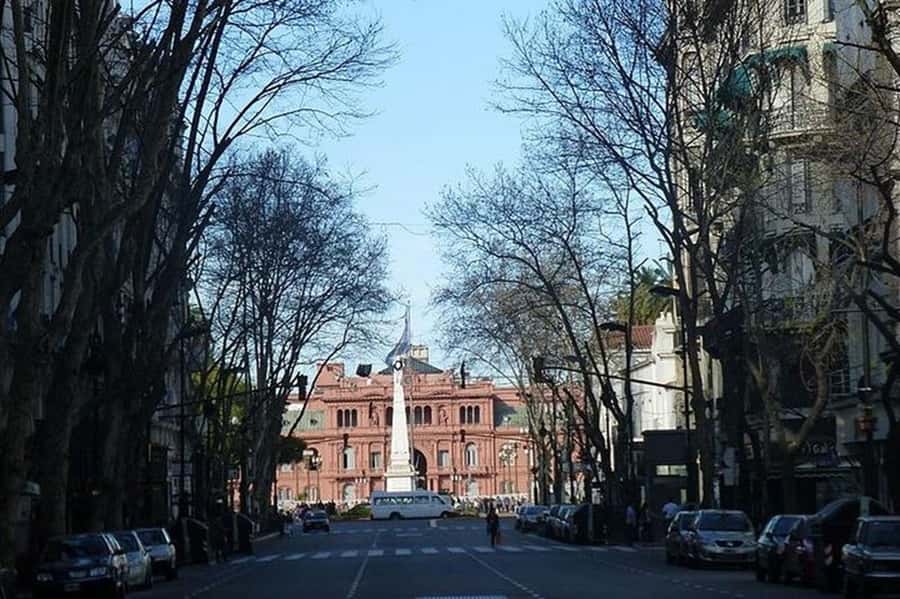 5hs Small Group City Tour of Buenos Aires with Street Food - Teatro Colón and Retiro: two stops that explain Buenos Aires through its institutions