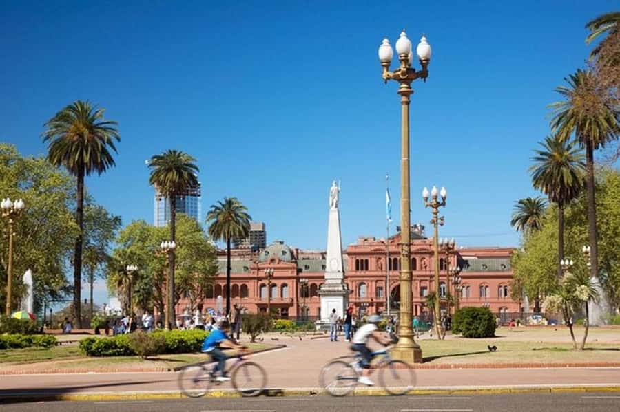 5hs Small Group City Tour of Buenos Aires with Street Food - Recoleta and El Ateneo Grand Splendid: where walking becomes worth it