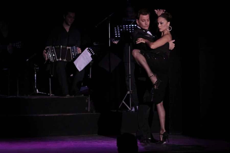 BA: Tango Show and Optional Dinner at Esquina Homero Manzi - The show: golden-age tango with Manzi, Gardel, Piazzolla