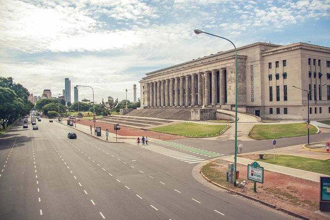 Buenos Aires Bike Tour: North Districts, Recoleta and Palermo - Palermo on two wheels: Palermo Woods, the zoo area, and a lot of park highlights