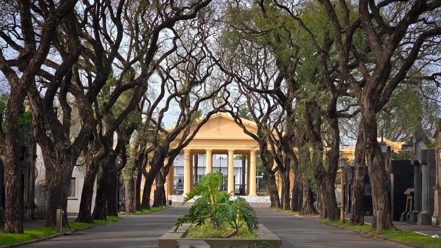 Buenos Aires: Chacarita, The Largest Cemetery In Argentina - Entering Chacarita: The Main Door to the First Photo Stop