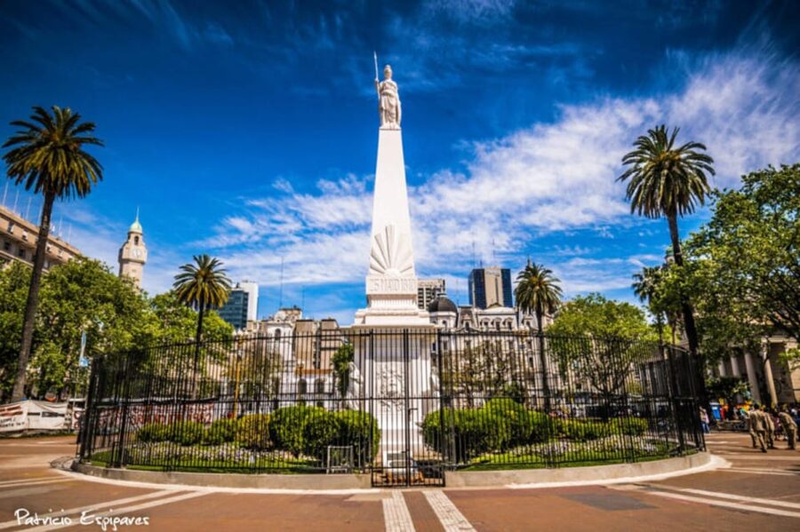 Buenos Aires: City Tour Porteno with Wine Tasting - The city-center cluster: Cathedral, Government House, Cabildo