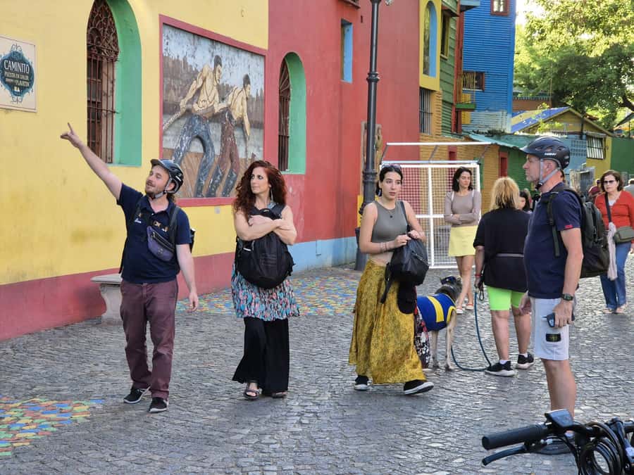 Buenos Aires: E-Bike Tour in the South Circuit of Buenos Aires - San Telmo rhythms and Plaza Dorrego’s 25 minutes