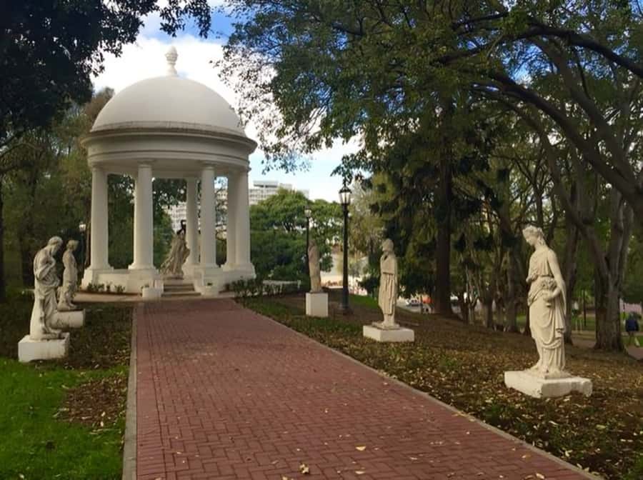 Buenos Aires : Highlights Walking Tour With A Guide - How the private English-speaking guide changes the day