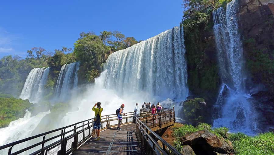Buenos Aires: Iguazu Falls Private Day Trip with Airfare - Buenos Aires to Iguazu: the early-morning flight rhythm