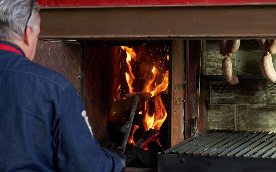 Buenos Aires: Join a Local Family for an Argentine Barbecue - Palermo Soho Grill Night: Finding the Place and Settling In