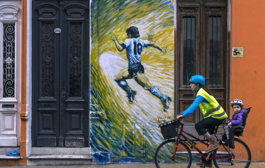 Buenos Aires: Private Photo Tour for Ammateur Photographers - The 15-Minute Bus to San Telmo: Keeping Your Time and Your Light