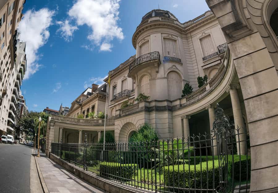 Buenos Aires: Recoleta and Retiro Tip Based Walking Tour - Crossing Av. 9 de Julio: a big-city moment you can feel
