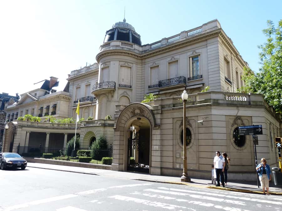 Buenos Aires: Recoleta Neighborhood Walking Tour - La Biela, Then the Art Route: A Buenos Aires Welcome Wagon