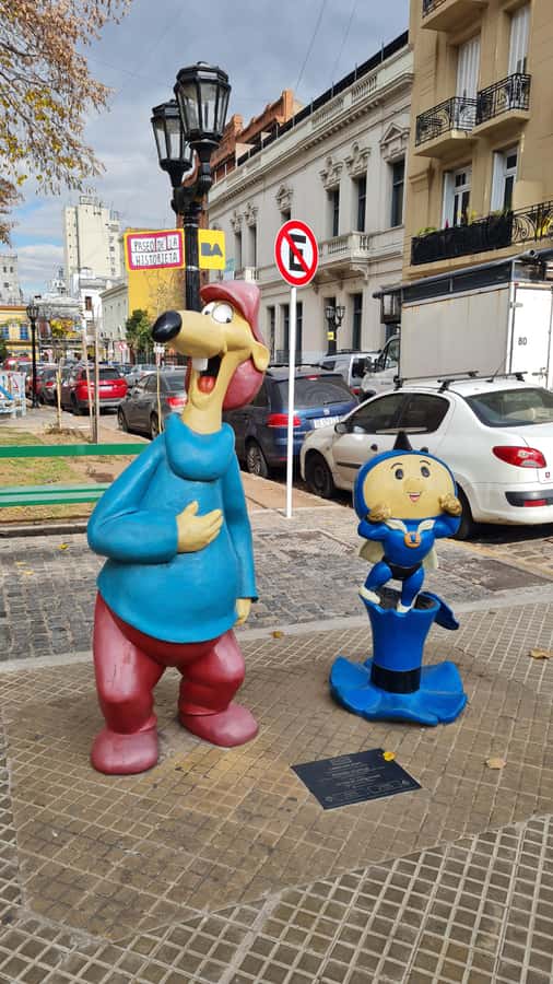Buenos Aires: San Telmo, History, Bars, and Tango! - The comic strip street, the narrowest house, and catacombs entrance