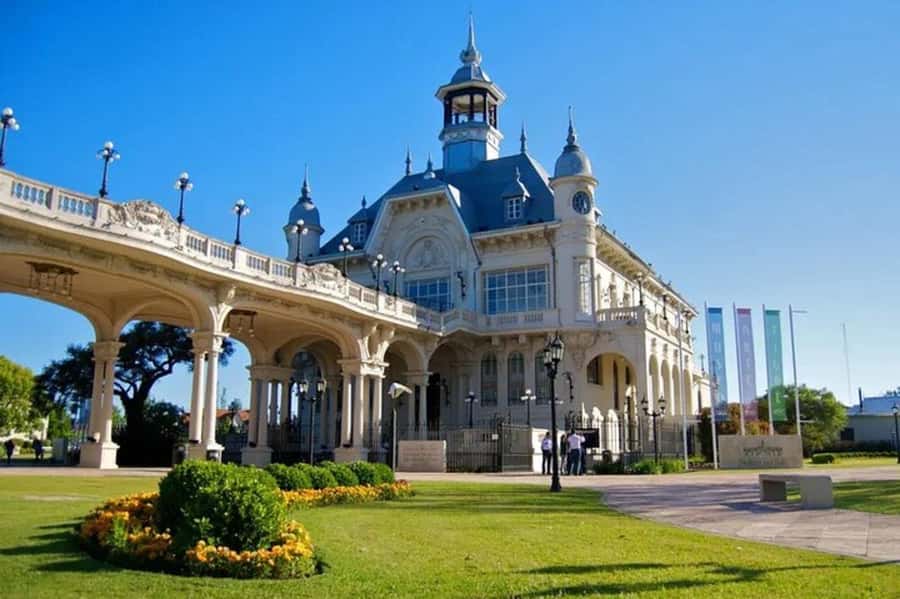 Buenos Aires: Tigre Delta Half-Day Tour with Navigation - The Bus Ride North: Classic Buenos Aires Views Before the River