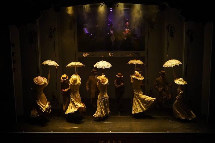 Café de los Angelitos - Traditional Night in Buenos Aires - Dress code in Buenos Aires: elegant sport is a smart compromise