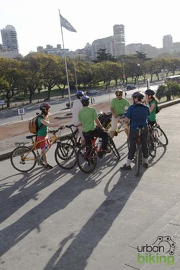 City Bike Tour in Palermo and Recoleta - Avenida del Libertador: a boulevard with a past