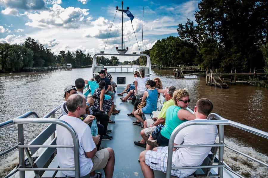 Classic Tour and Sailing in Tigre and Delta - Audio Guide vs. Live Guide: How to Get the Most From Both