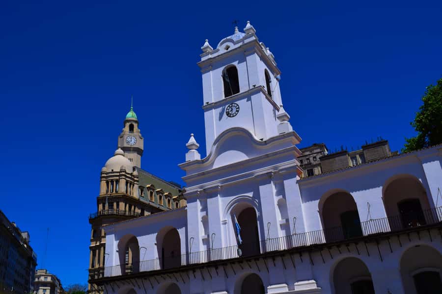 From Colonialism to Eclecticism, Buenos Aires arquitectonica - Plaza Lavalle: Courts Palace, Julio Argentino Roca School, and the tour’s final stretch