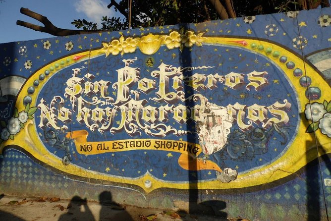 La Boca, a collective creation: Port, immigrants, arts and football - The bakery stop: a small break that makes the walk feel real