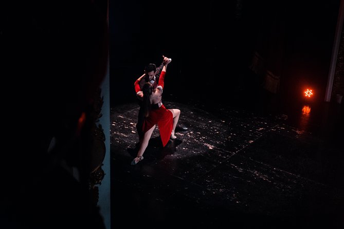 Palacio Tango: Tango Show at the Piazzolla Theater - The evening flow: pickup, the gallery, and the late start reality
