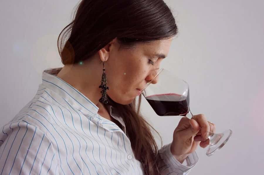 Premium Argentinian Wine and Malbec Tasting & Urban Art Tour - Guides and language: Spanish, English, Portuguese