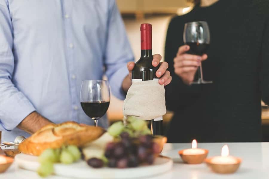 Premium Argentinian Wines and Malbec Tasting Experience - The 90-Minute Structure: Appetizer, Three Wines, and Pairing Lessons