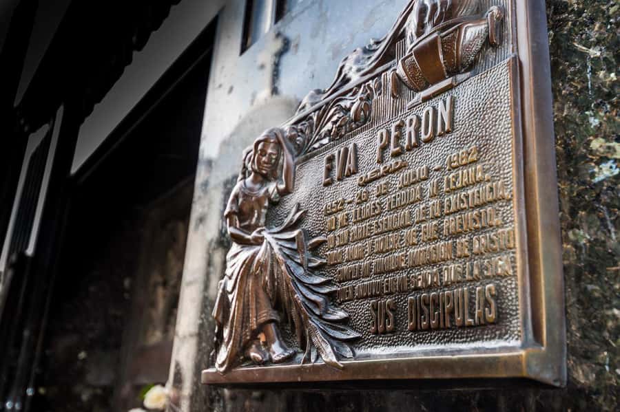 Recoleta & Cemetery for curious people - Recoleta for curious people: what this walk really is
