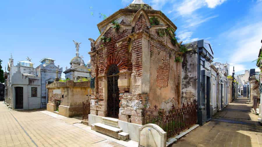 Recoleta & Cemetery for curious people - La Recoleta Cemetery: city of the dead as a social map