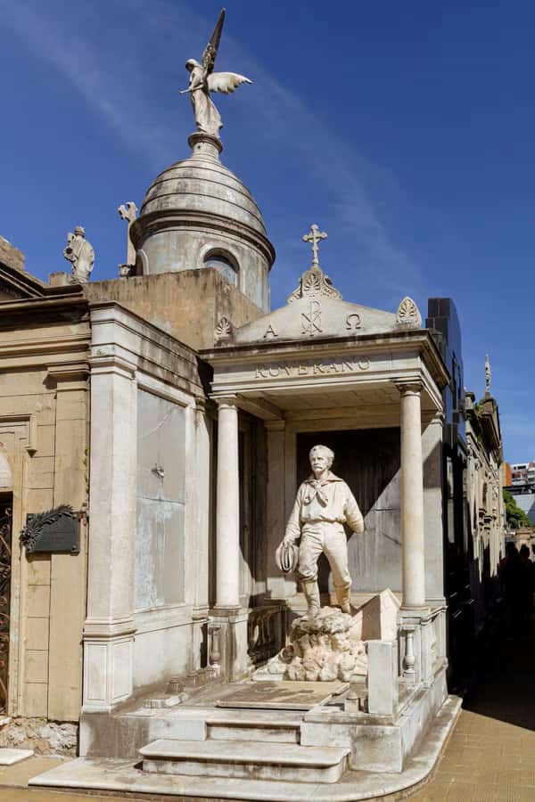 Recoleta & Cemetery for curious people - The discussion themes that make it more than sightseeing