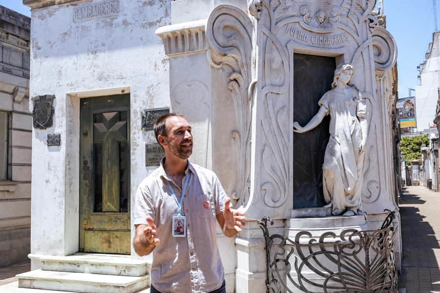 Recoleta Cemetery - Small Group Tour of History & Secrets - Walking the grounds: how the tour turns mausoleums into stories