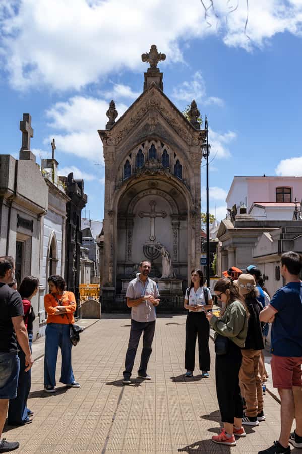 Recoleta Cemetery - Small Group Tour of History & Secrets - What makes Esteban’s storytelling work (and how you’ll feel during it)