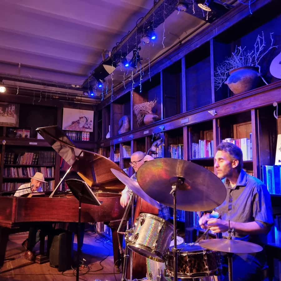 Recoleta Walking Tour and Live Jazz Show - Avenida Alvear and French-style elegance you can spot