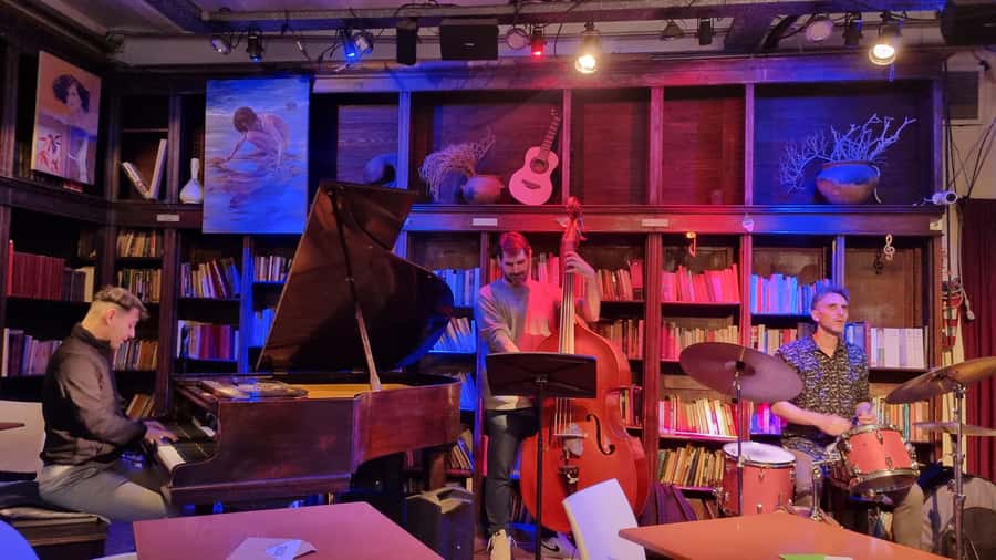 Recoleta Walking Tour and Live Jazz Show - Price and value: why $38 can feel like more
