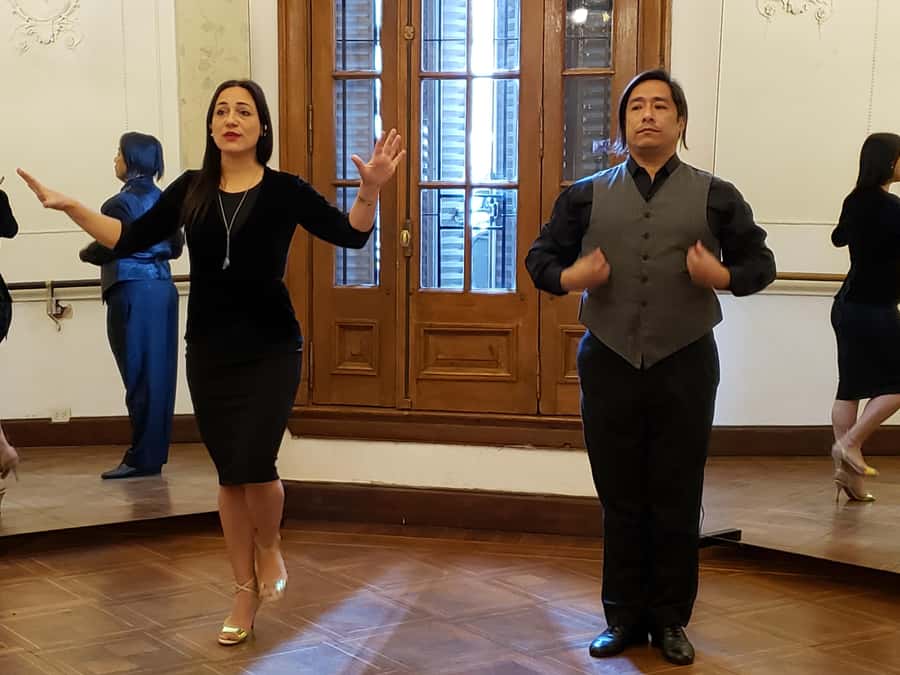 Tango Lesson in Buenos Aires with professional dancers - Ring the Doorbell: Starting Your Tango Lesson in an Old Buenos Aires House