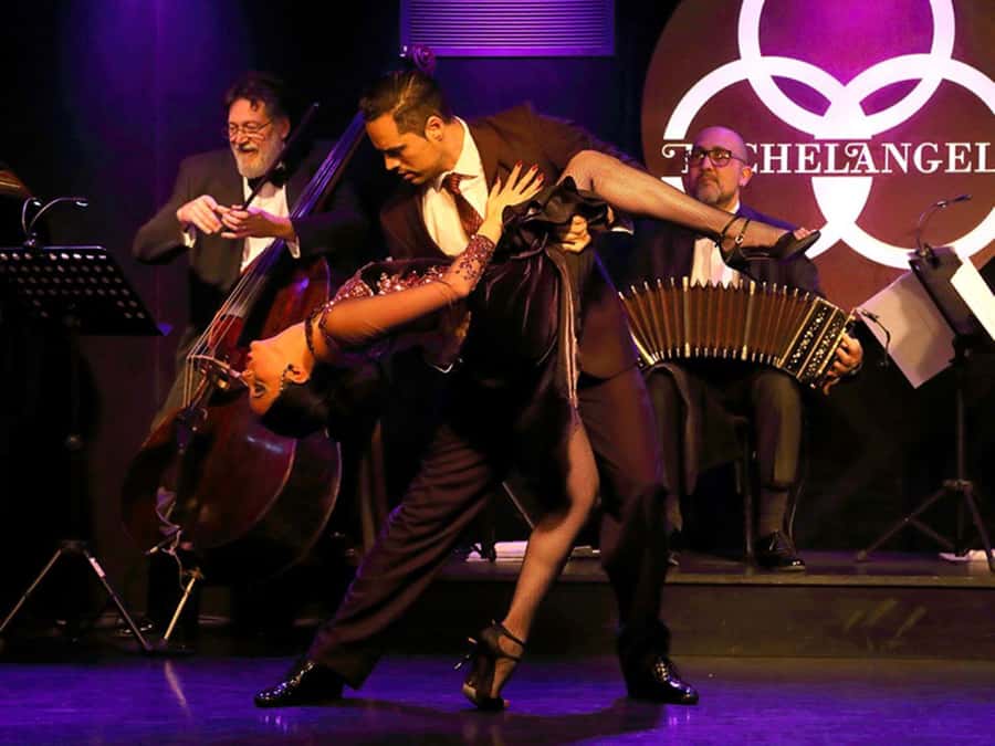 Tango Show at: MichelAngelo - Five tango couples plus folklore: how the 2–4 hours usually play out