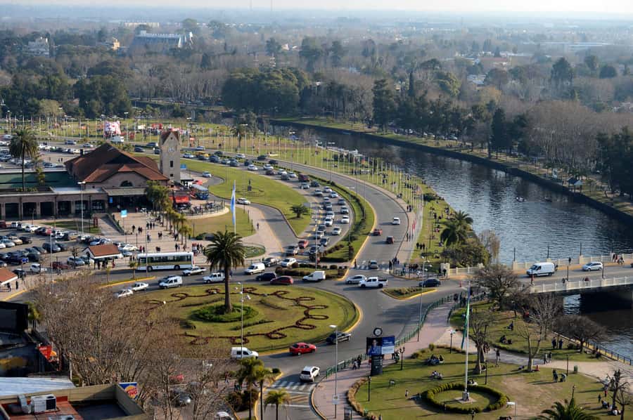 Tigre Delta: Half-Day Tour and Boat Trip - San Isidro cathedral and mansions: architecture with a Buenos Aires “who lived here” vibe