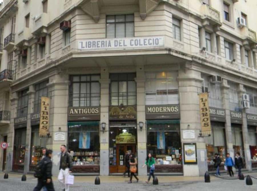 Walking Tour: Buenos Aires bookstores - Edipo Libros and the psychoanalysis shelves