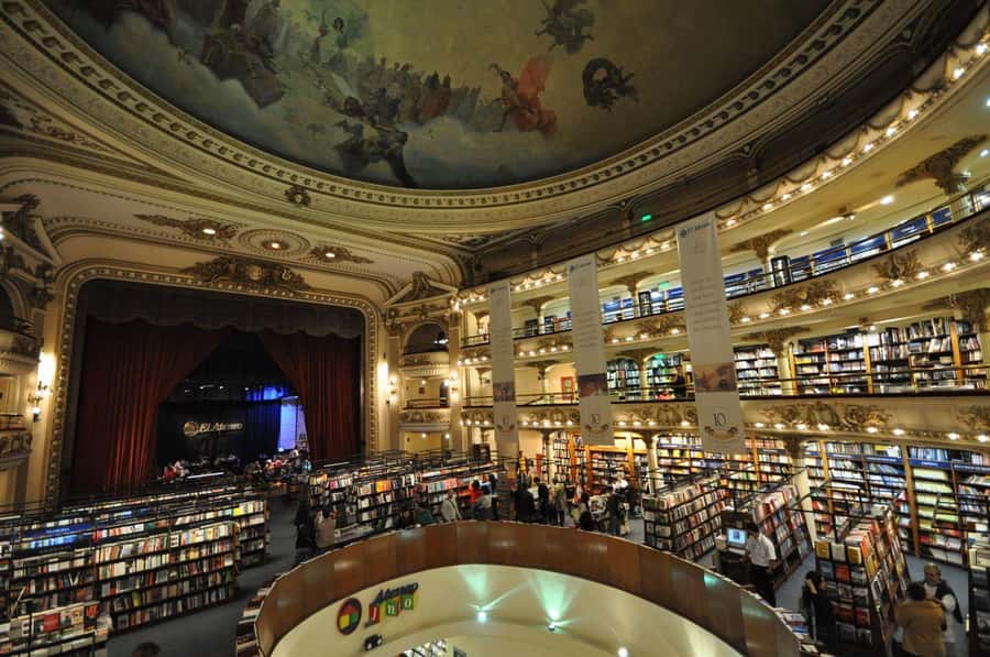 Walking Tour: Buenos Aires bookstores - Getting started at Pirámide de Mayo, and keeping your timing realistic